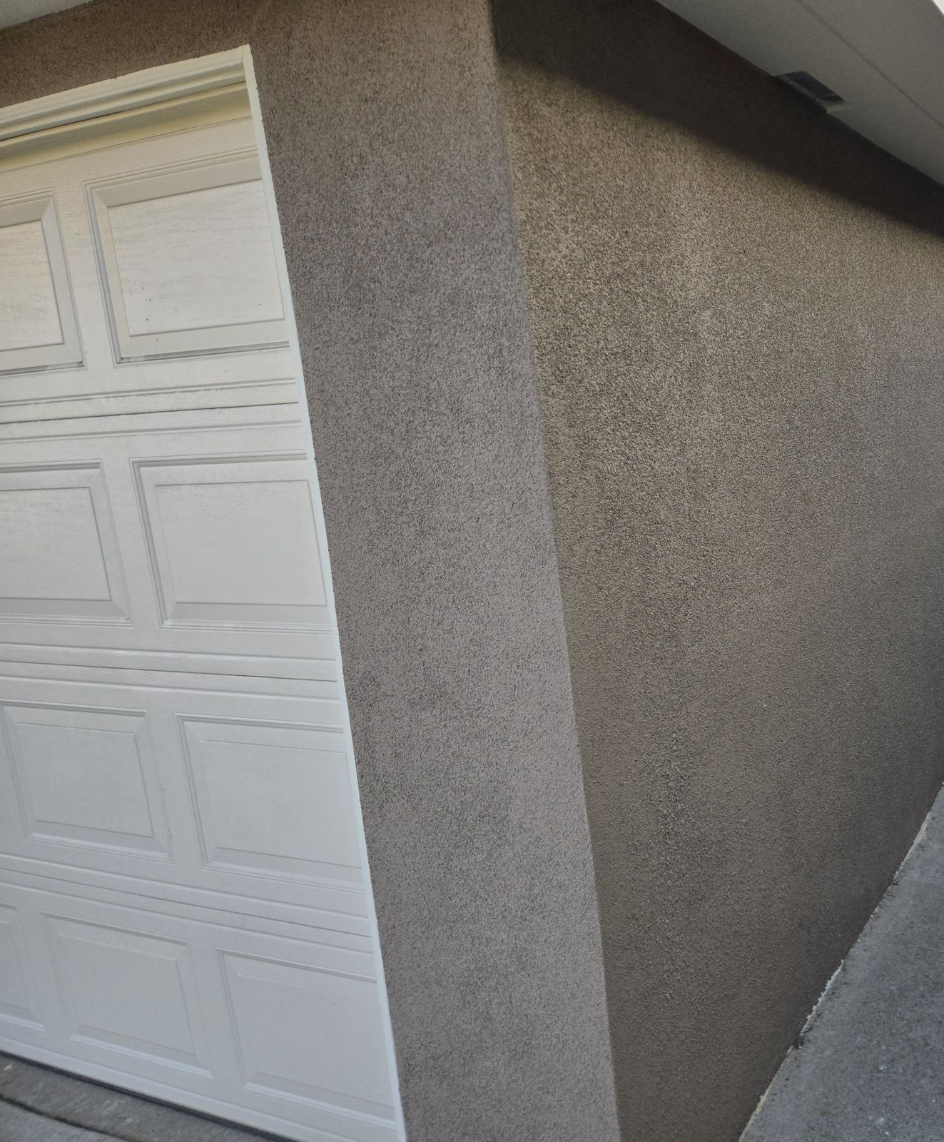 Detail of continuous stucco plane and garage door, Torrance